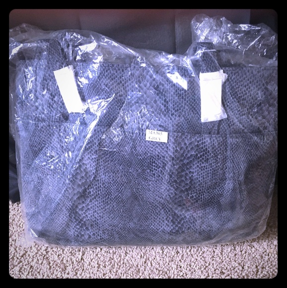 Purse - Picture 1 of 1